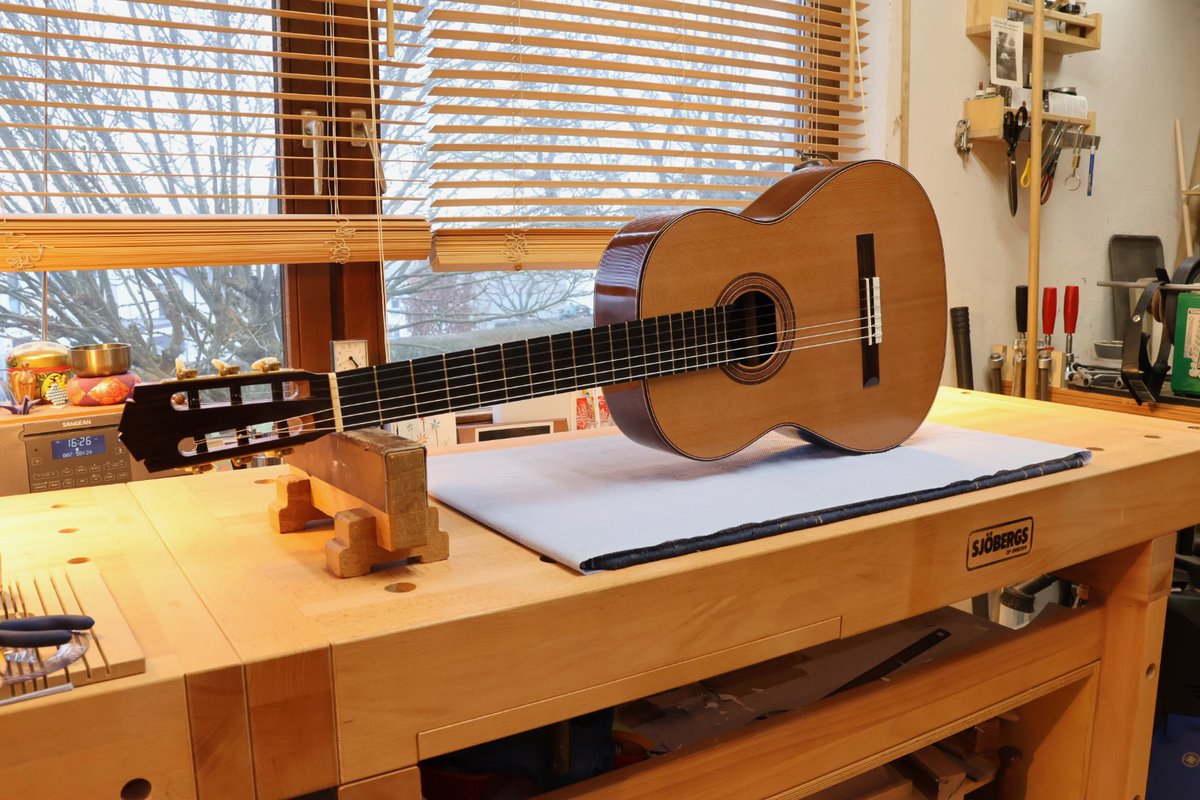 guitarsalon's tweet photo. Luthier Tobias Berg shared with us some sneak peek photos of his newest guitar built for GSI!
More photos: https://t.co/Oyqr33o4bS 
.
.
#guitarsaloninternational #sneakpeek #gsi #friendsofgsi #guitars #newarrivals #comingsoon #guitarshop #guitarstore https://t.co/RjhkOT3Yc3