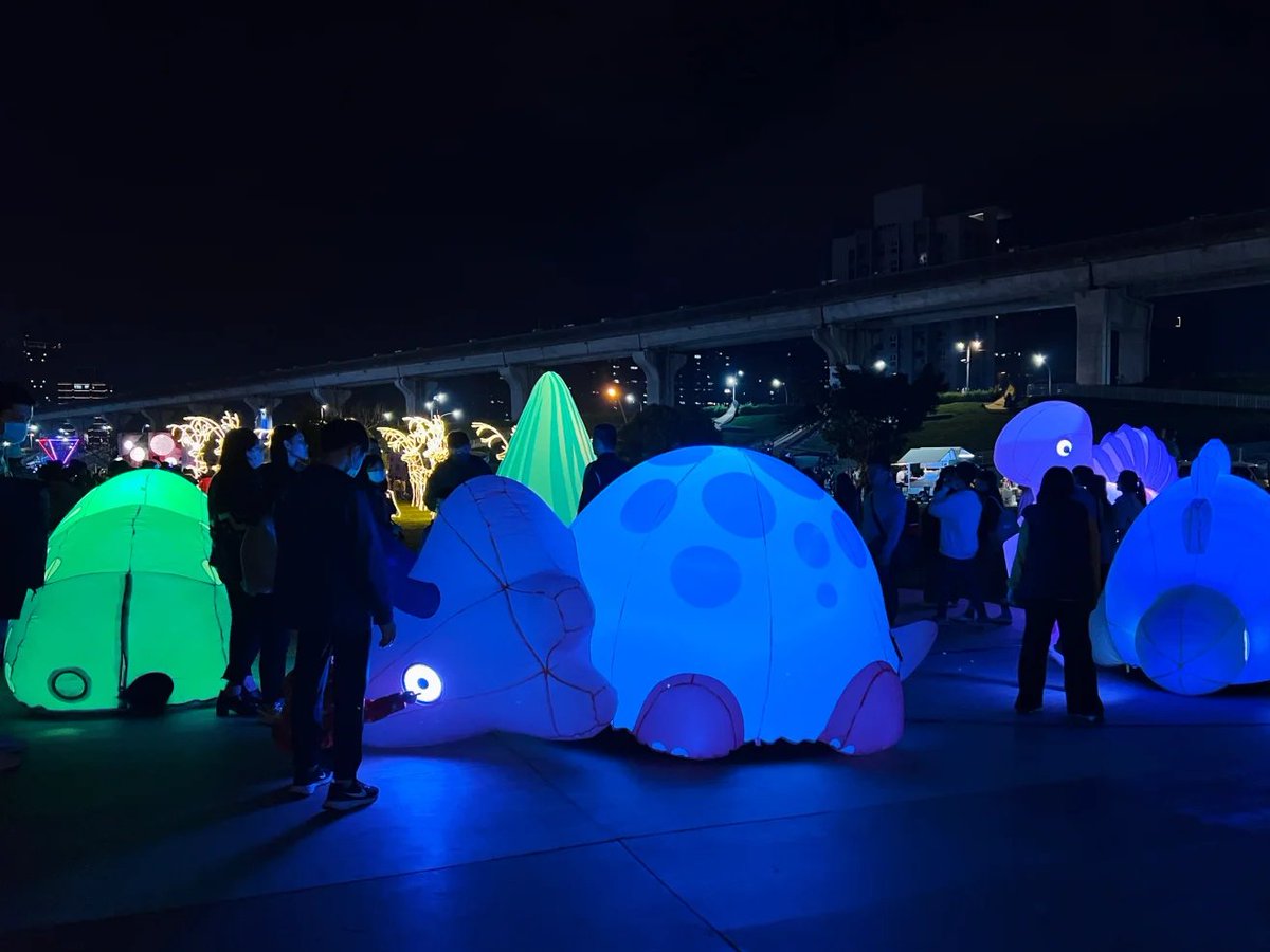 🎆カラフルな花火が夜空を彩り、心も華やかに✨新しい一年の幸運と繁栄を願おう💖🎉
