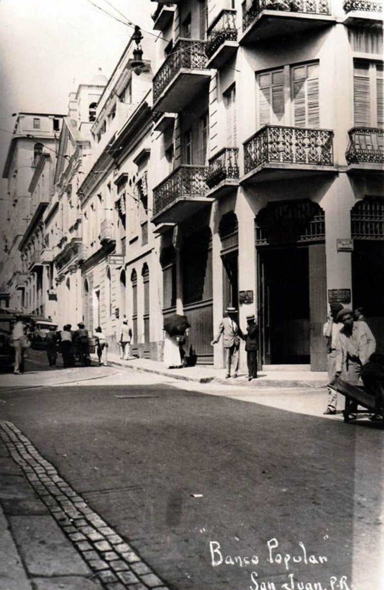ricardoolivenc1's tweet photo. Foto de una calle en el Viejo San Juan. San Juan, Puerto Rico. 1930s https://t.co/hgT5taDNzD