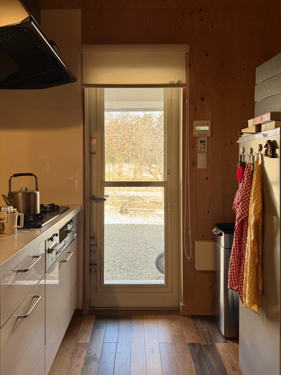 michinara3's tweet image. 中くらいの酒瓶入れる袋がギプスの雨避けにちょうど良い 😃