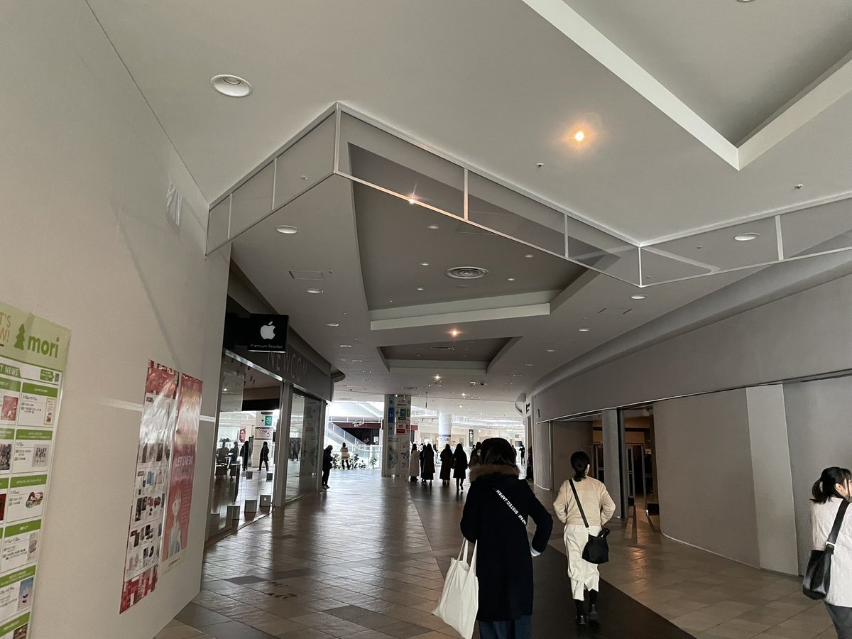 http_makoto's tweet photo. 東京電力パワーグリッドによると、1月29日午前10時31分ごろ、埼玉県越谷市、松伏町、三郷市、吉川市で、一時およそ5万軒が大規模停電。SNSでも越谷レイクタウンなど停電情報相次ぐ。12時40分頃復旧か。原因は送電設備のトラブル。八潮市の道路陥没事故との関係はないとのこと
https://t.co/q7uGLHPQQd