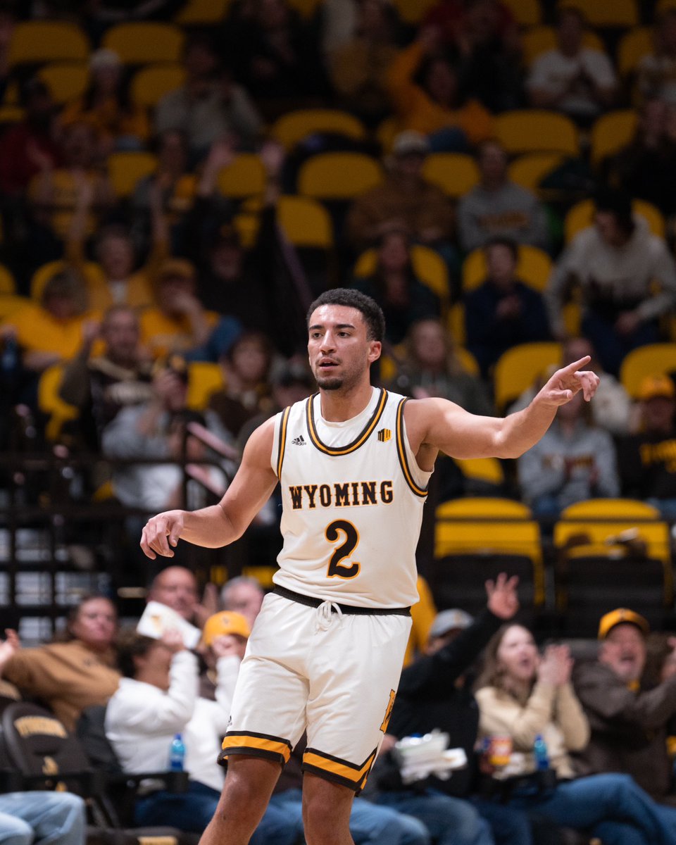 Pokes firing from deep tonight.

Six threes &amp; <a href="/KingKobe360/">Kobe Newton</a> with three of his own to build a 25-16 lead.