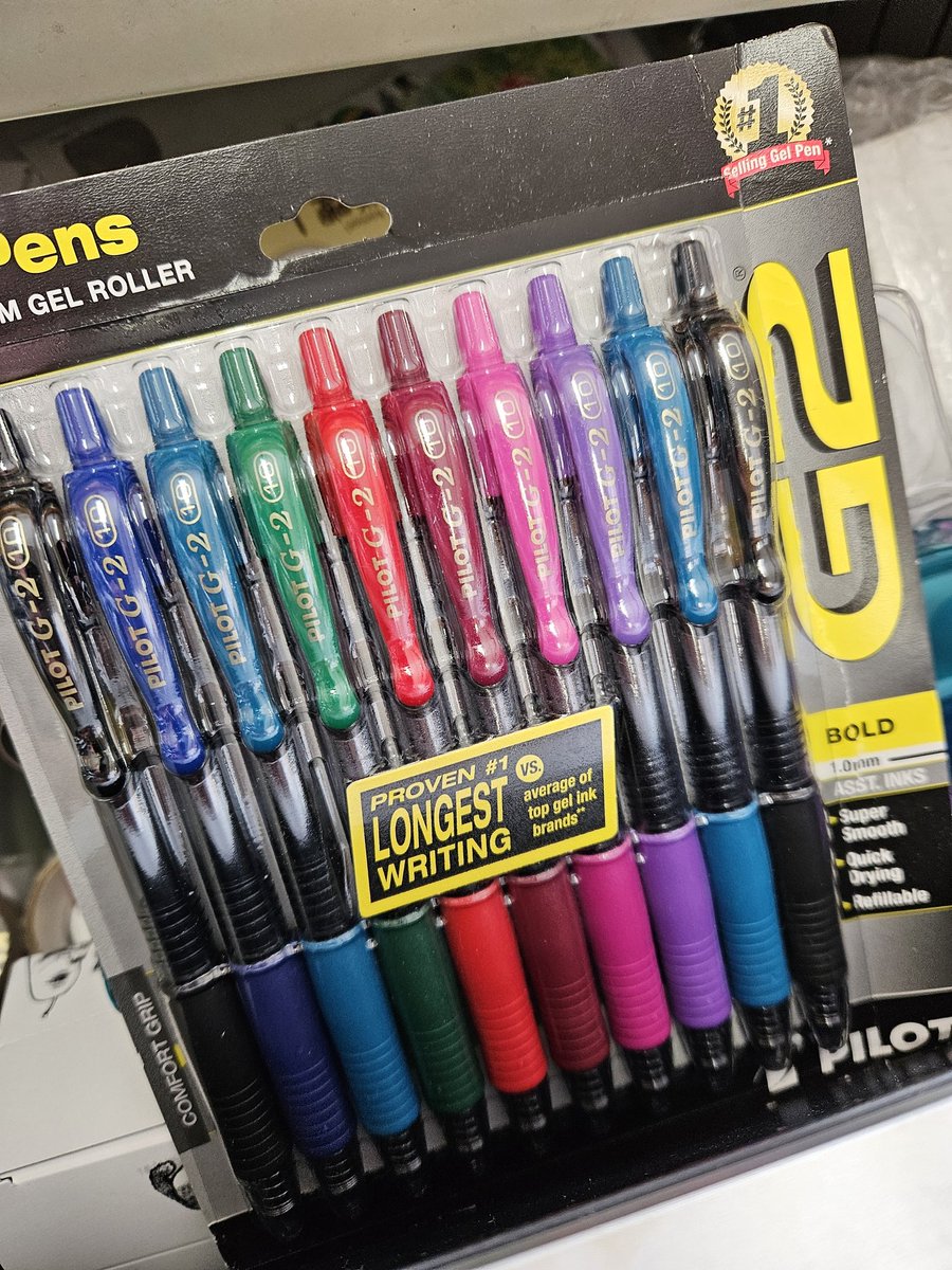 gontagogo5's tweet photo. うふふ🩷待ってたペンがやってきたキタ━(゚∀゚)━!このペン🖊もう廃盤になってしまって😭急遽探した探した‼️書きあじ好きすぎて他のペンだとへたくそになるんだよなぁww大切に使おっと✨
ちなみに替芯10本買いましたわよ😂👍
#pilotG2
#廃盤悲しい
#めっちゃ書きやすいのよ
#文房具沼 https://t.co/4KiDpJTOWC