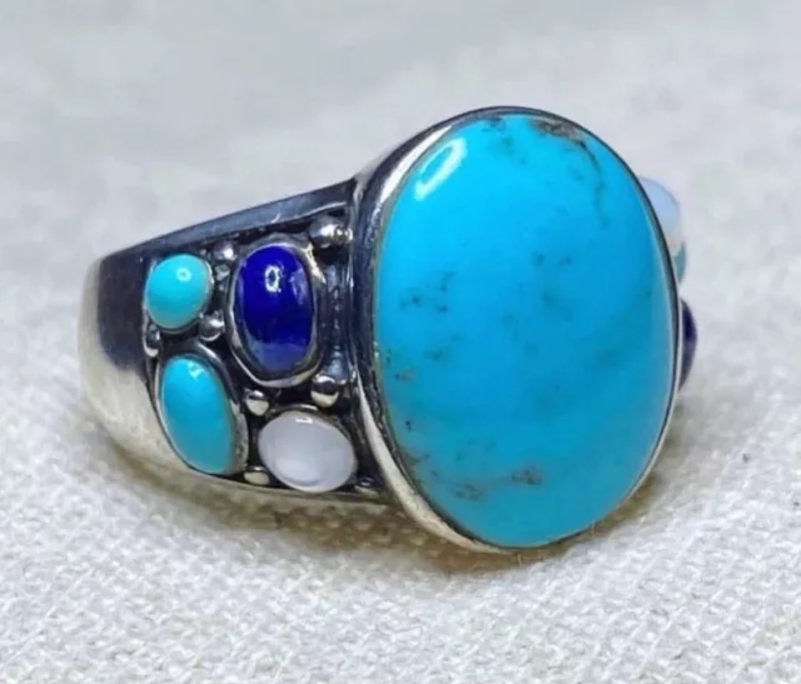 StuffWeFind1's tweet photo. #turquoisetuesday
Vintage Turquoise - Lapis - Mother of Pearl - Sterling Ring - Sz 7 1/2-3/4 - 8g
https://t.co/txqKM1gc4J
#vintagejewelry #turquoise #ring #lapis #sterlingsilver #valentinesday #foryou https://t.co/dRzjBYbP04