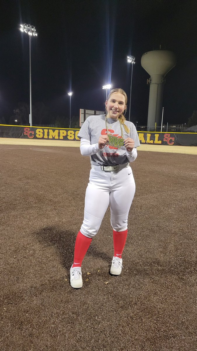 🏅The MVP Chain is Back!!!🏅 
First night out, and it goes to Kenna Rollinger! Kenna is a first-year from Mount Vernon, Iowa!
She was recognized for her positive spirit, her can-do attitude, and her Big Bat! 💥💥
 Way to go, Kenna!
⛈️🌪⚡️🥎
#RollStorm #G2G