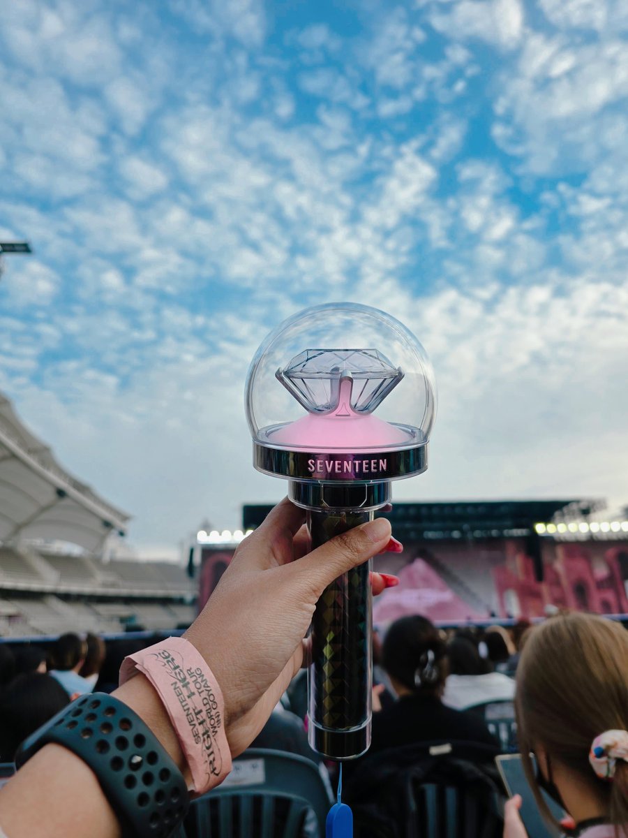 dohminjeon's tweet photo. 231223 &amp; 241223 - Follow to Bangkok Day 1 &amp; 2
270424 &amp; 280424 - Follow Again to Seoul Day 1 &amp; 2
131024 - Seventeen Right Here in Goyang Day 2
250125 &amp; 260125 - Seventeen Right Here in Singapore Day 1 &amp; 2

I'll always remember these concerts &amp; the seats I had 💞🩵💎 https://t.co/CUr9yTkXBt