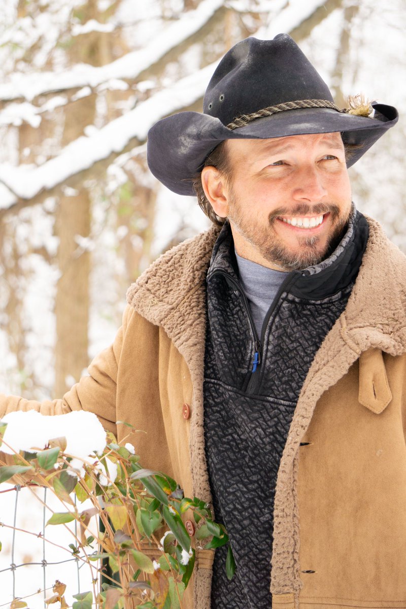 Just getting back to this platform and there’s quite a bit of mail we never replied to: my apologies.  However, many of it is from a few years back and I’m just gonna delete them all and start fresh.  I hope for great things for You!