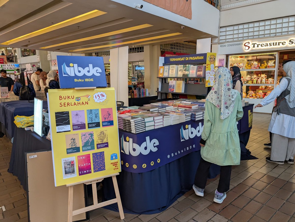 BukuIBDE's tweet image. Anda mahu Kuala Lumpur Alternative Bookfest (KLAB)?

Hari pertama KLAB 2025 sudah bermula!

📍 Central Market Kuala Lumpur
📅 29 Januari – 2 Februari 2025
🕰️ 10 pagi – 10 malam
📚 No. 16 &amp;amp; 17

Mari kita berjumpa di sana.

#bukuibde #KLAB2025