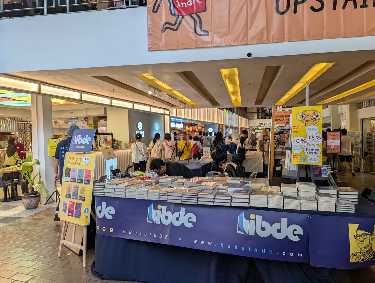 BukuIBDE's tweet image. Anda mahu Kuala Lumpur Alternative Bookfest (KLAB)?

Hari pertama KLAB 2025 sudah bermula!

📍 Central Market Kuala Lumpur
📅 29 Januari – 2 Februari 2025
🕰️ 10 pagi – 10 malam
📚 No. 16 &amp;amp; 17

Mari kita berjumpa di sana.

#bukuibde #KLAB2025