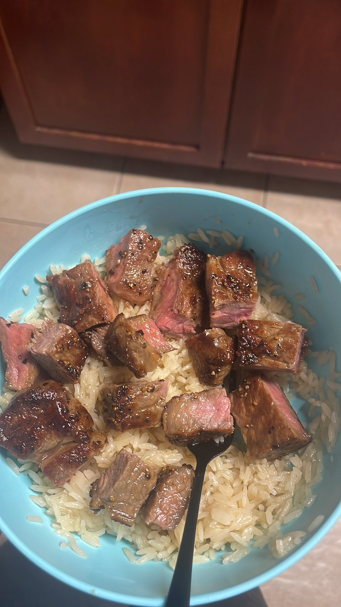 diceroller50's tweet image. We got chipotle at home.

Ahh meal 

#gowhiteboygo