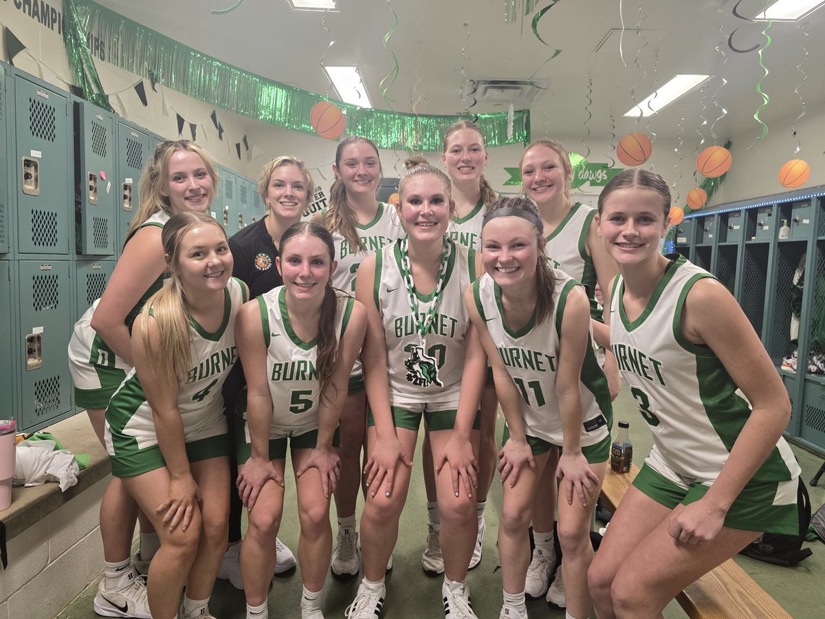 Another great district team win for the Lady Dawgs against an improving Taylor team, 45-38.  Burnet improves to 7-1.
Congrats goes out to our 'Two Feat In' POG award tonight, Emma Hashbarger!
#2FI