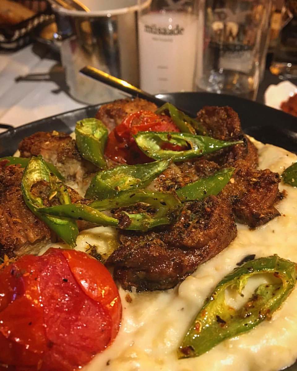 Lisa_ndrae's tweet photo. Tonight’s food pics are on me! 😅 This week, I tried the lamb kokoreç at @musaadekadikoy, and I can’t stop thinking about it—so I ended up having some more late at night! 🙈 Every time I find a delicious Izmir-style kokoreç, I’m so happy 😁 I may have gotten a little carried away with eating and didn’t take many photos, but the other mezes I tried were also super tasty; the fava was a hit, and the calamari was so tender 👍🏻 The portions might be a bit small, and for the grand finale, we tried the milk dessert I’ve always wanted to try—it was really delicious and light, but since I’ve never had the famous milk dessert from Bursa, I can’t compare 🍮 My mind is of course still on the things I didn’t get to try, so I’ll definitely be going back. Anyway, I’m going to drink some water and have an apple now 🙄 Good night 😬 #foodieandhappy #foodieandhappymeyhane #meyhane #Kadıköy #Müsaade #rakı #meze #food #food_in_istanbul #foodblog #istanbul #latenight #feedfeed #turkishfood #kokoreç #meze #raki #foodie #istanbulfood #foodlover #yummy #foodstagram #foodblogger #latenightfood #foodieadventures #delicious #foodporn #turkishcuisine #kadıköy #musaadekadikoy #izmirstyle #fava #calamari #milkhelva #lateeats