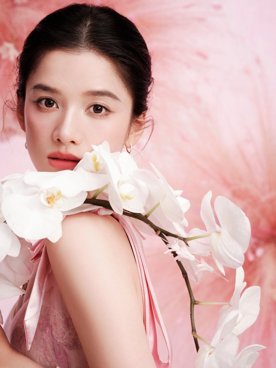 19990710z's tweet photo. 250129 Zhang Jingyi studio update 

Studio shares photoshoot pics of #ZhangJingyi for 百花迎春 - 2025 China Literacy and Art Circles Spring Festival Gala 🩷✨ 

1/3
#张婧仪 https://t.co/TmSh6UNMgZ