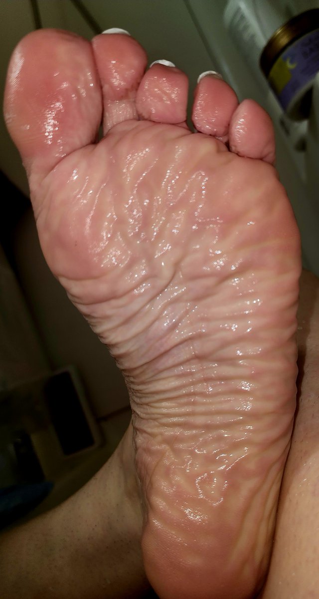 mariesoles103's tweet photo. Doing video chats all night!! IG's are: @mariesoles1033 @justfeetxoxo @ms.wrinkledsoles2  @justfeetxoxo2 https://t.co/K3CF7ZjJaU