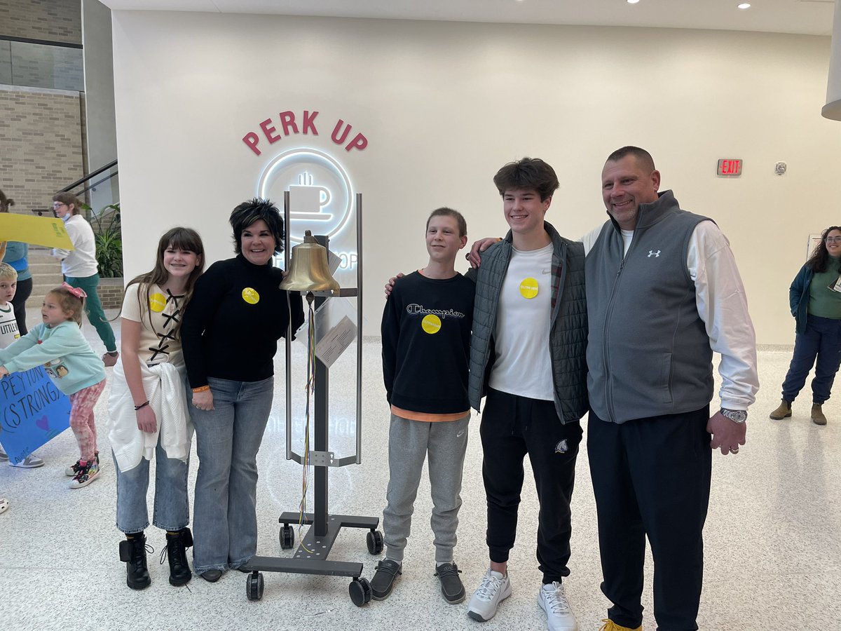ChrisStew17's tweet image. Peyton Hopewell, after 28 weeks of treatment rang the bell today at Cincinnati Childrens Hospital this afternoon with his family and then again with his teammates at halftime of the basketball game, as he is now cancer free! The young man has been nothing but a warrior!