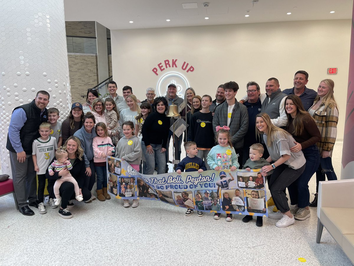 ChrisStew17's tweet image. Peyton Hopewell, after 28 weeks of treatment rang the bell today at Cincinnati Childrens Hospital this afternoon with his family and then again with his teammates at halftime of the basketball game, as he is now cancer free! The young man has been nothing but a warrior!