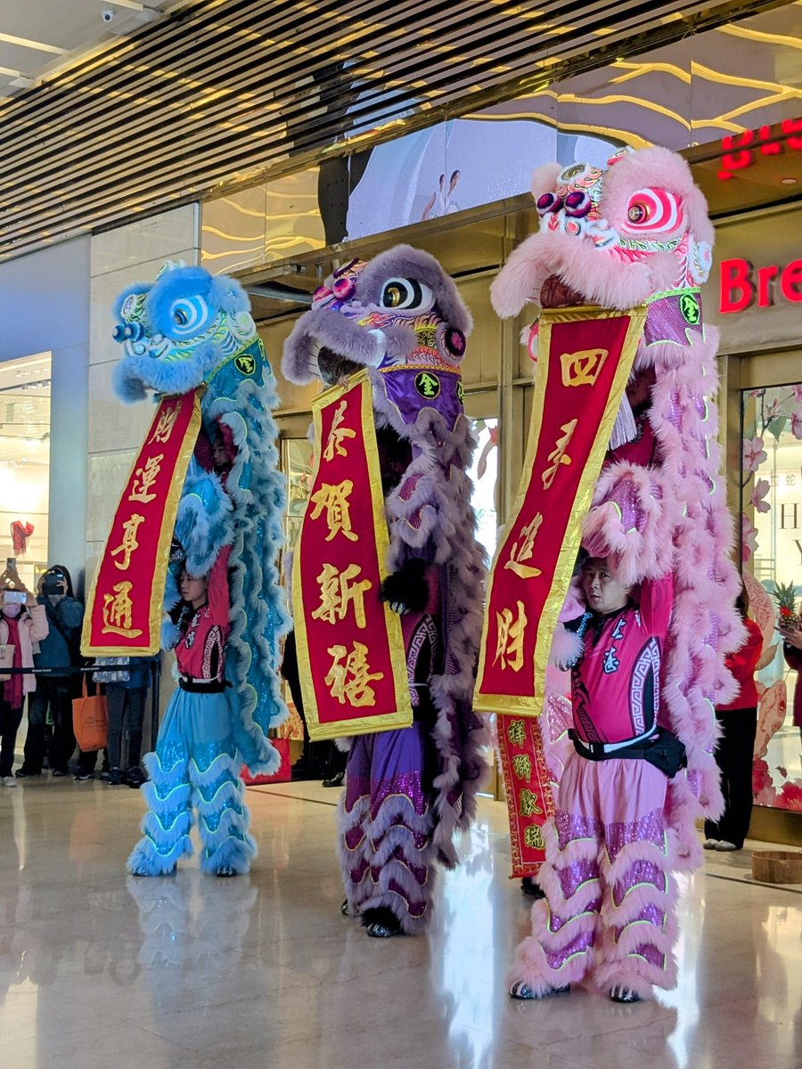 nihon84rika's tweet photo. 台北の旧正月
日本の元旦
爆竹🧨
ちょっとしか聞かず
龍山寺へお参りに
獅子舞見たくて
台北101までお出かけ
横浜中華街の旧正月の方が
派手カモ
帰りに
またルイザコーヒーで
まったり❤ https://t.co/1E3fLfjGEj