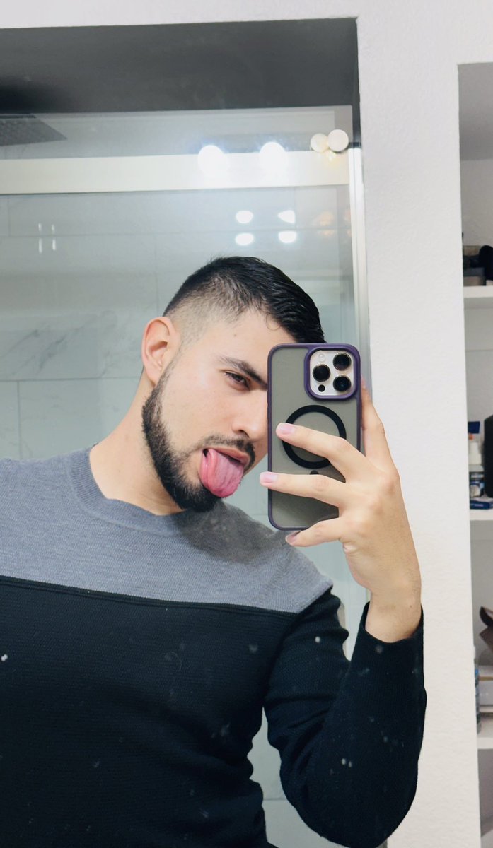 brianglez97's tweet photo. Kiss me hard before you go https://t.co/i6UZG6b6JY
