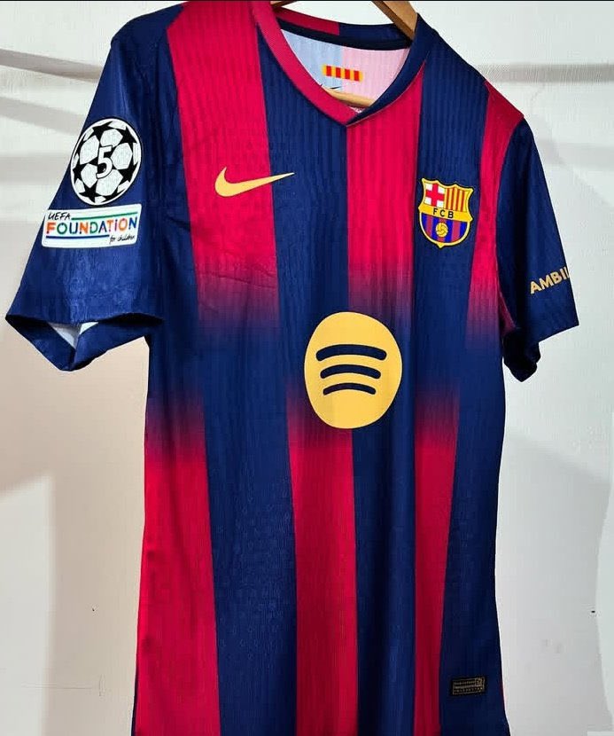 Somhiseremfcb's tweet photo. ¿Que os parece la equipación de la próxima temporada? https://t.co/BAzVfaNcw8