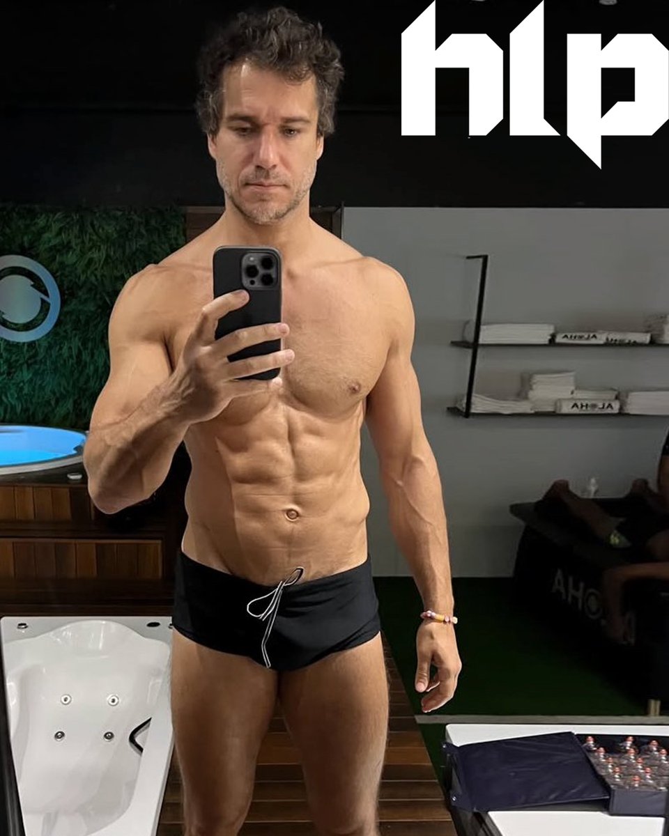 homensdelinguap's tweet photo. It's just some fitness motivation from the incredible @paulorochareal Paulo Rocha in the mirror on the wall!!💪🏼💥
#paulorocha #portuguese 🇵🇹
#actor
#selfie #mirrorselfie
#fitnessmotivation
#volney #maniadevoce #globo #globoplay
#homensdelinguaportuguesa https://t.co/FS4RDW8nHf
