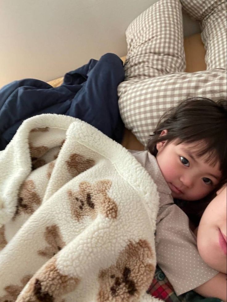 หนูตื่นเเล้วป๊าลุกหิวววหิวว