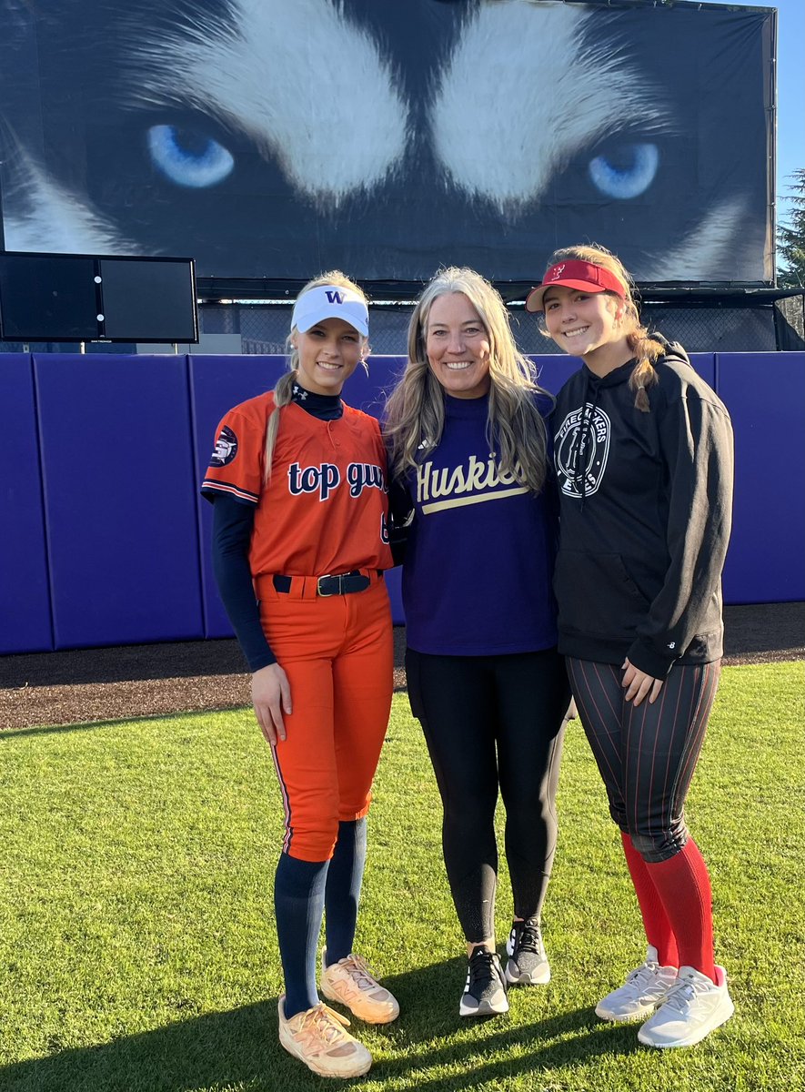 I had so much fun at <a href="/UWSoftball/">Washington Softball</a> camp this past weekend! Thank you to <a href="/CoachTarr/">Heather Tarr 🦄 💜</a> <a href="/lglasoe/">Lance Glasoe</a> <a href="/jenn_salling/">Jenn Salling, OLY</a> <a href="/BKilpatrick22/">BradKilpatrick22</a> Can’t wait to be a Dawg!☔️🦄also got to see <a href="/MazzolaSophi/">sophi mazzola</a> 🤗