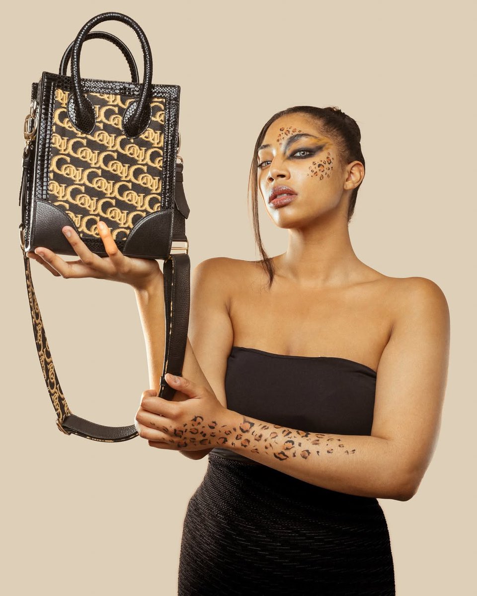 coulcollections's tweet photo. Luxury fashion is a wearable art, an expression of your style and an affirmation of your individuality.

Become a dedicated collectionist.

Design in Italy
Made in Spain
https://t.co/WJPxZVSH3z
#the_light_and_blessing_devoted_to_fashion
#CorporativaCollection #AYABA https://t.co/BXEniWwkTu