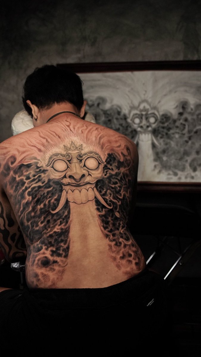GM! ⚡️⚡️⚡️
My back tattoo finally finished! Been 5 years ago since it was started.
The tattoo based on my drawing, i drew it about 10 yrs ago.
Matur suksma Lolit Made. Such a beautiful works!

#tattoo #balitattoo #balitattooartist