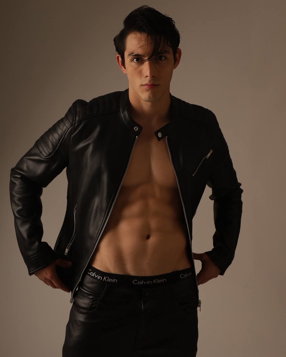 santillanbruce's tweet photo. Sesión y resultado .😮💨🔥
Cuál te gustó más? ? 🫢☺️
#model #badboy #astetics #goldenboy #parati #sesion #wapayasosyhorripicosos https://t.co/eBF3oB4GxX