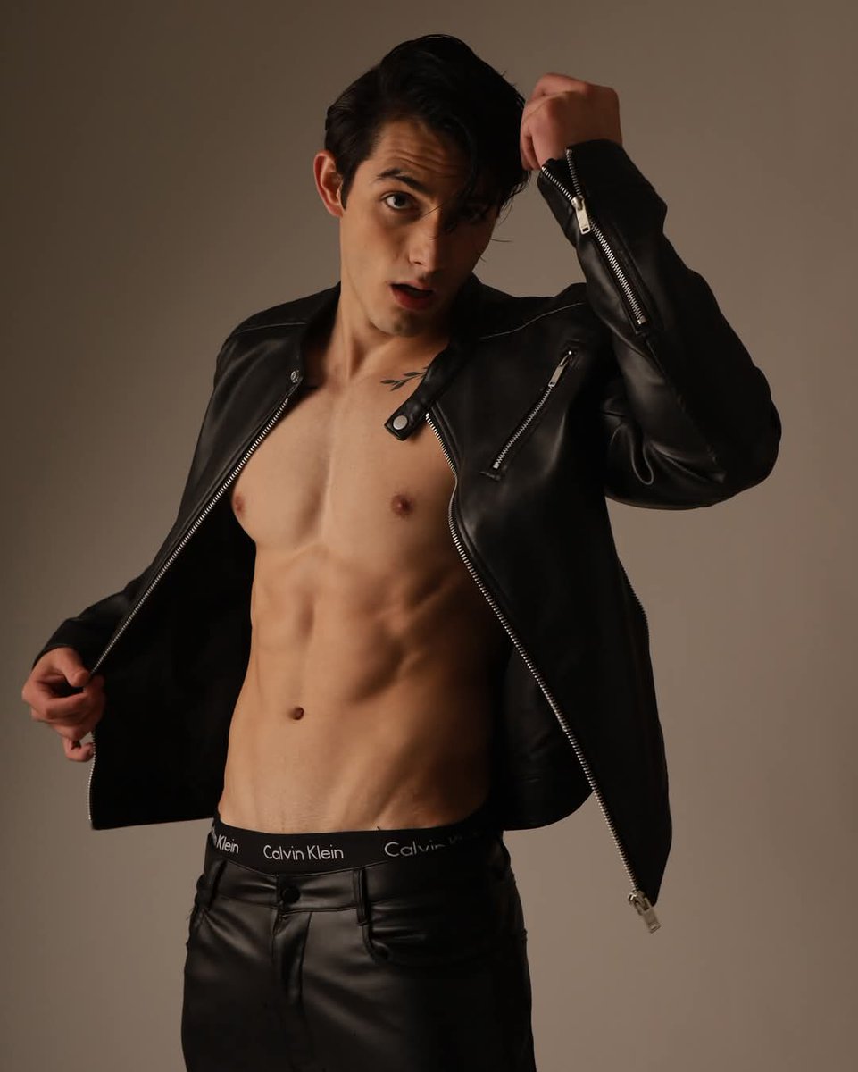 santillanbruce's tweet photo. Sesión y resultado .😮💨🔥
Cuál te gustó más? ? 🫢☺️
#model #badboy #astetics #goldenboy #parati #sesion #wapayasosyhorripicosos https://t.co/eBF3oB4GxX