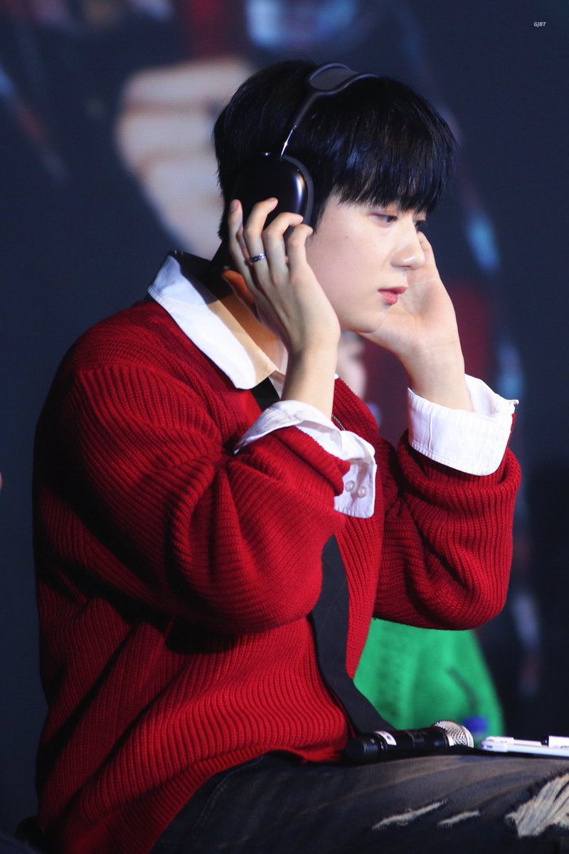 _gjbt's tweet photo. 241228   OMEGA X FANMEETING [To. FOR X] 
🎧
#OMEGA_X #오메가엑스  
#예찬 #YECHAN https://t.co/5g5zAOoabk