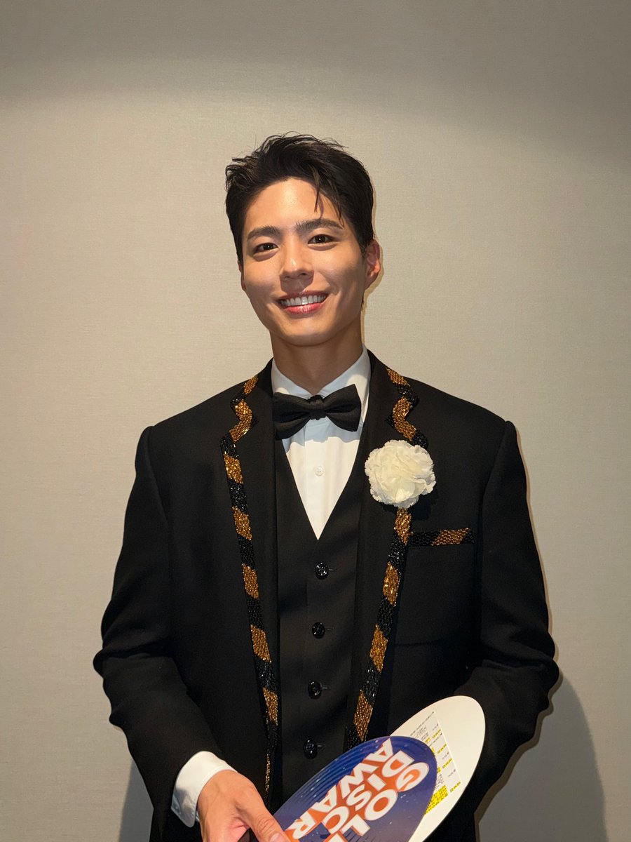 BOGUMMY's tweet photo. 2025년, 도전하는 모든 순간이 금빛으로 빛나길 소망합니다. 새해 축복 가득 받으세요🌟 https://t.co/bOcFMfWx6i