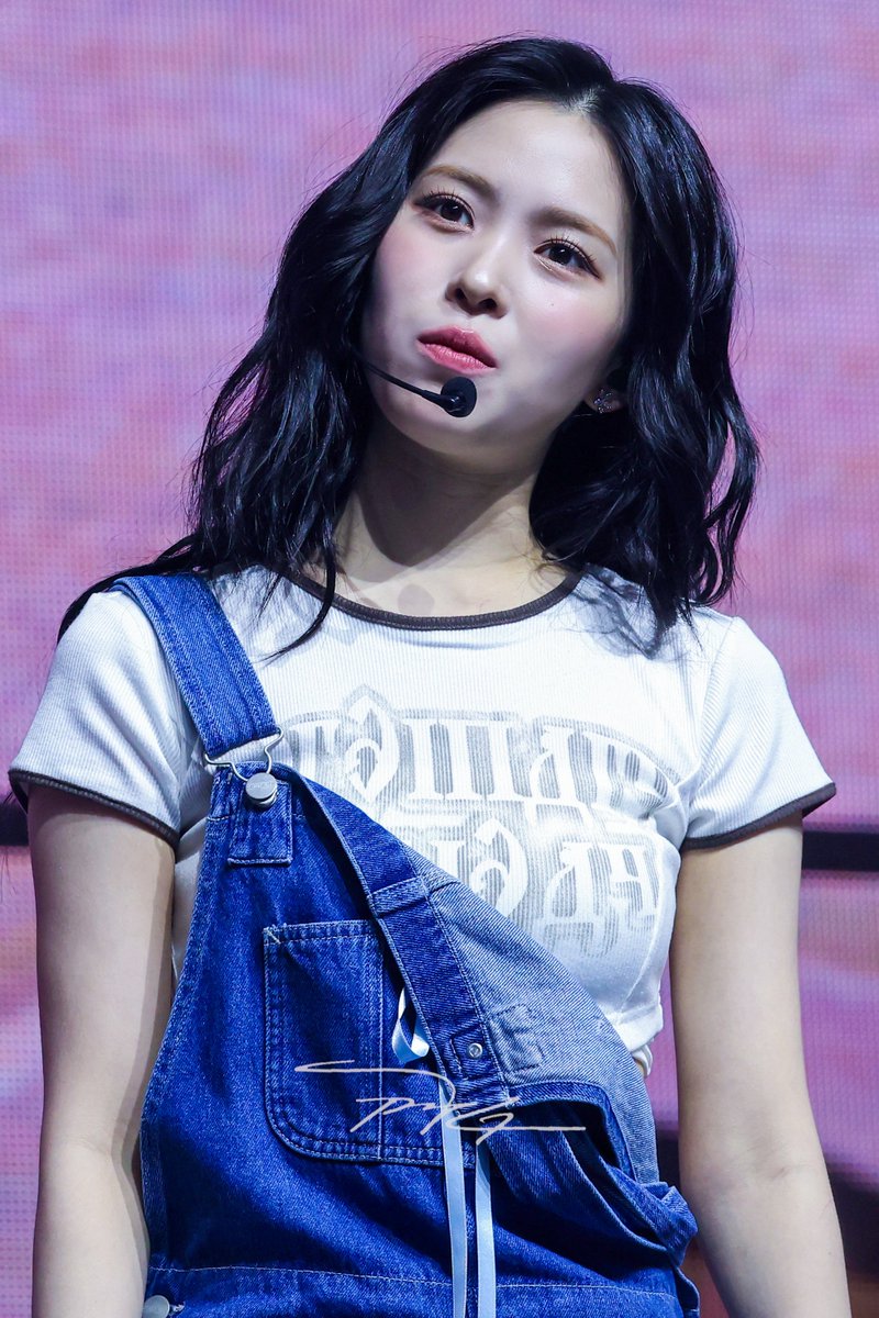 pjg920's tweet photo. 241102 팬미팅 믿지의 세포들
#ITZY #있지 #RYUJIN #류진 @ITZYofficial https://t.co/xrZqFPcih6