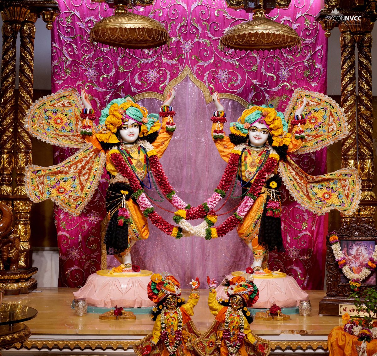 ISKCONPune's tweet photo. 🙏🏽Today's Darshan 📿 🗓29-01-2025🙏
🌷Sri Sri Gaur Nitai🌷
🚩@ISKCONNVCCPune🚩
.
.
#ISKCONNVCC #ISKCONPune #ISKCONNVCCPune #ISKCON
#kumbhmela2025 #kumbhmela #Prayagraj
#PrayagrajMahakumbh2025 #29thjanuary #29thjanuary2025
#Wednesday #Harinaamsankirtan #Radheshyamdas #Radheradhe https://t.co/yHowfhmw7d