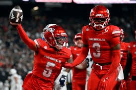 S/O to <a href="/KHOKE23/">Kyle Hoke</a> &amp; <a href="/unlvfootball/">UNLV Football</a> for stopping by Ridge Point HS to evaluate &amp; recruit our players!
#RPDNA🧬 #RecruitRP