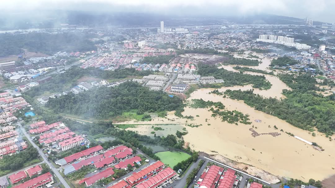 datukhensem's tweet photo. Semoga dipermudahkan urusan penduduk Bintulu Sarawak yang sedang dilanda banjir besar setelah menerima hujan lebat tanpa henti sejak 27 January 2025. https://t.co/VFPsKTt8vZ