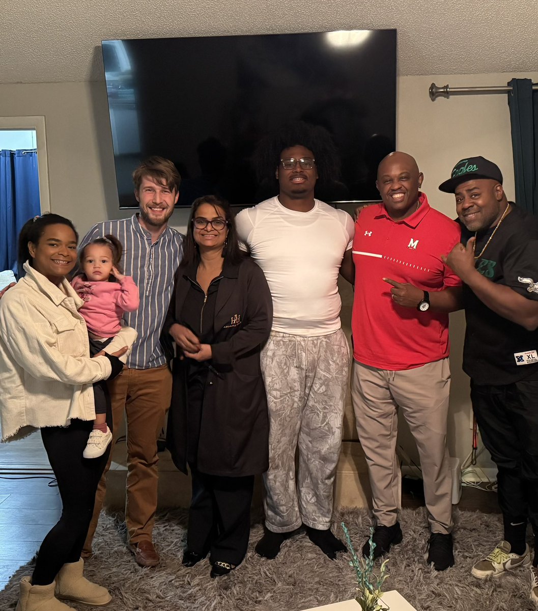 Glad <a href="/coachwill347/">Brian Williams</a> could stop by and have dinner with the family