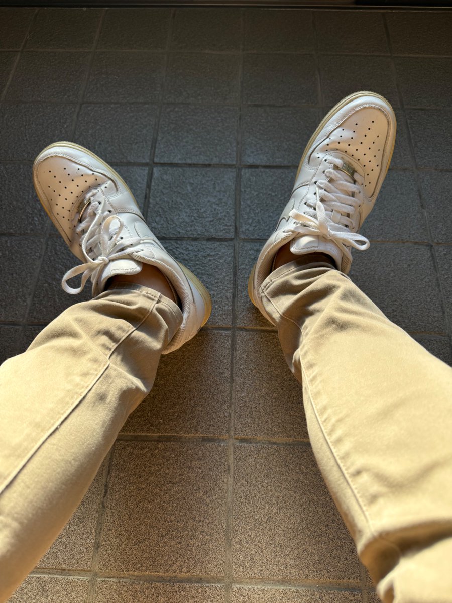 sneaker like tweet media