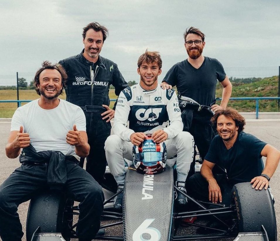 formula_les's tweet image. Did Pierre Gasly get a hair transplant over the 2025 F1 winter break? Here’s why the answer is yes.   

1. Pierre comes from a family that is…not genetically gifted with good hairlines. But at least he’s not alone in it - his brothers are also in the trenches.