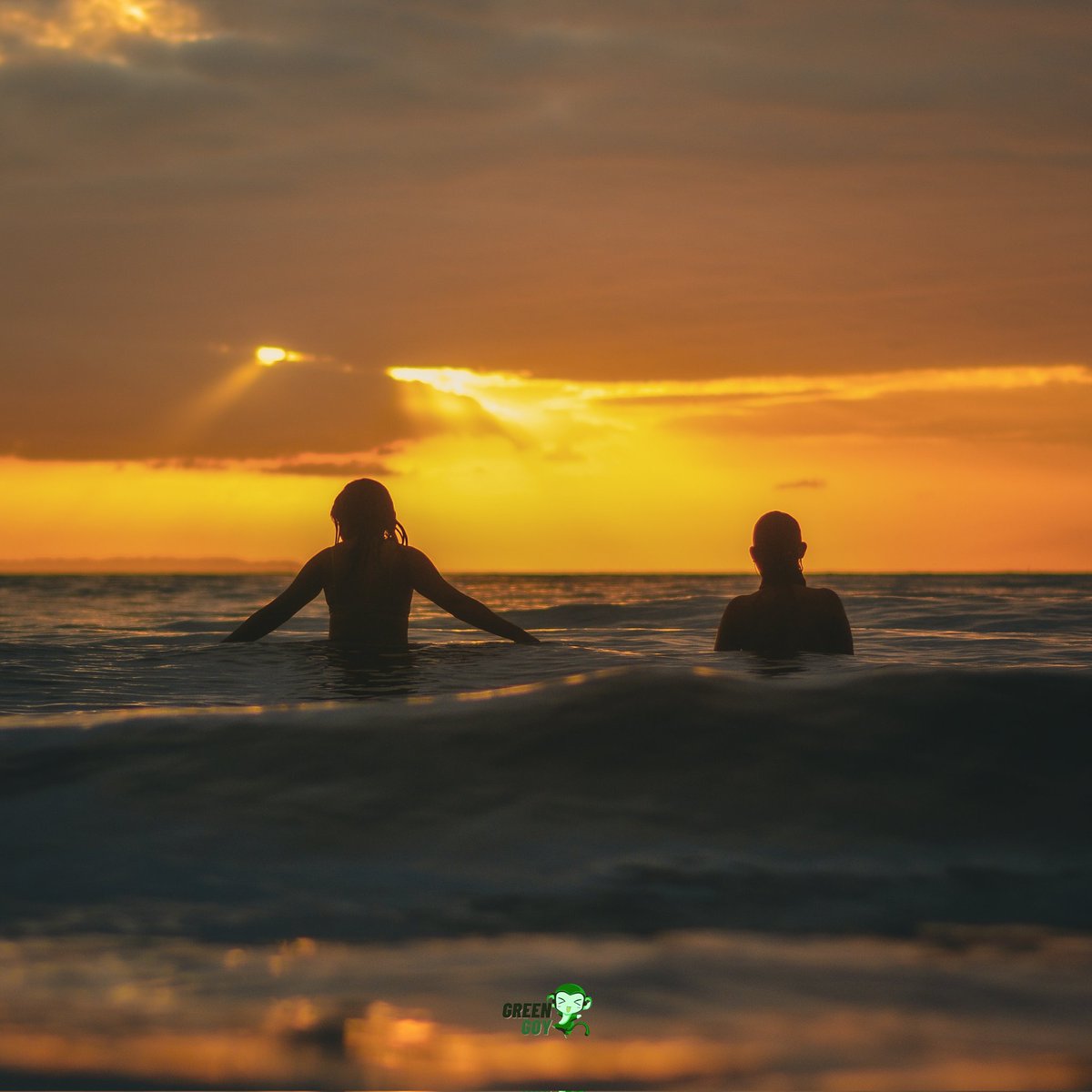 jimielorde's tweet photo. Lost in the waves, found in the sunset.

#GoldRefuge #Sunset #goldenhour #tranquility #peace https://t.co/DmyskRMnki