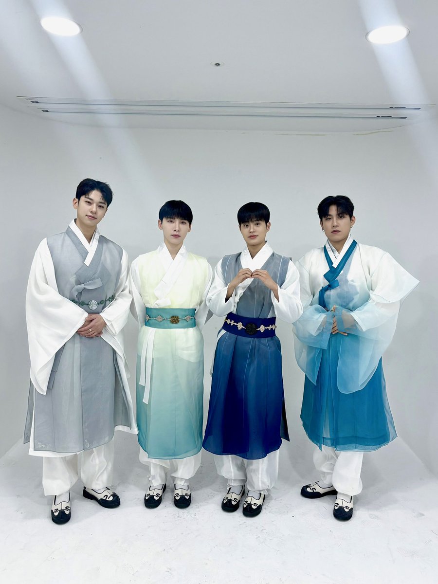 AB6IX's tweet photo. [📷]

ABNEW 새해 복 많이 받으세요 🧧

#AB6IX #에이비식스 https://t.co/YKn1OQ06A2