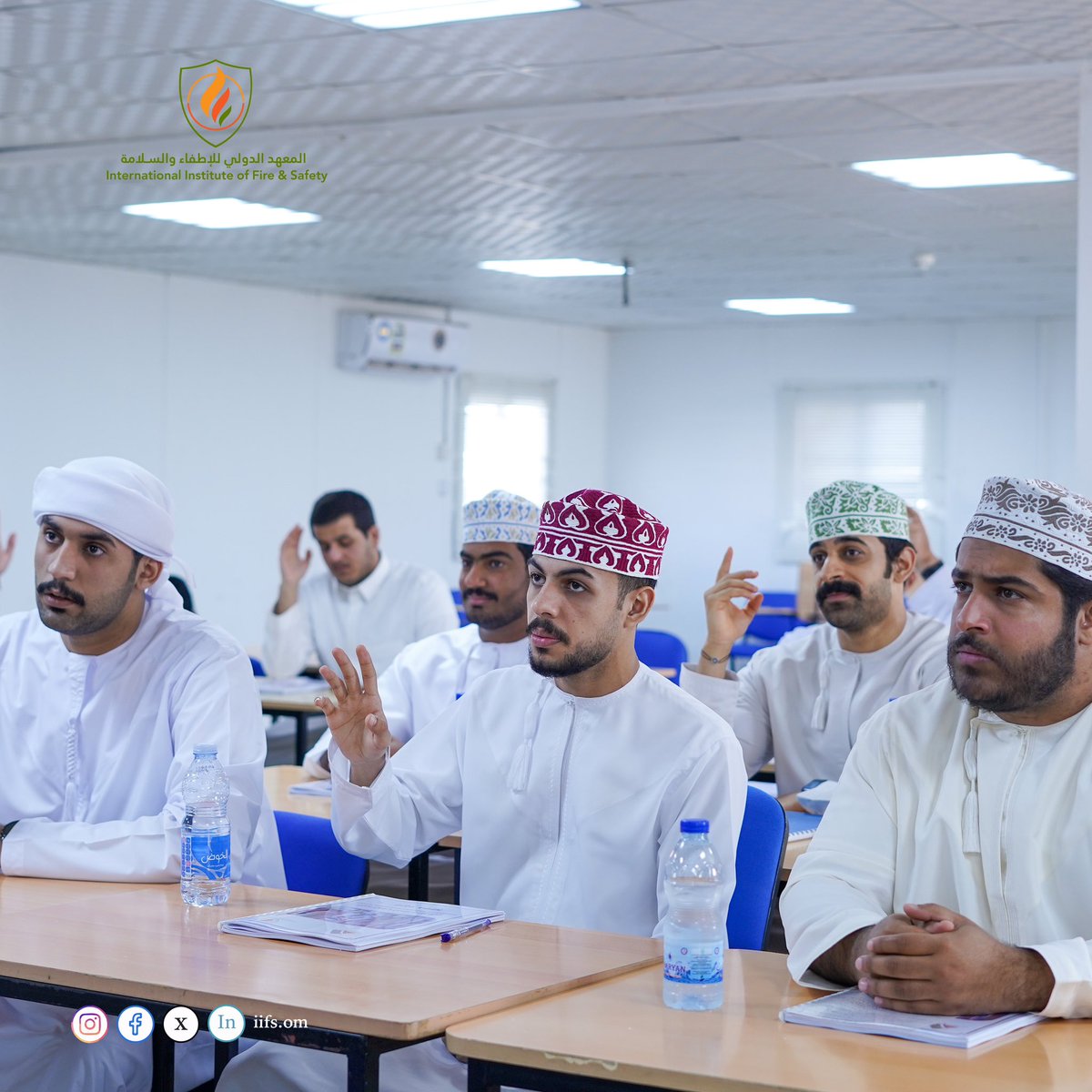 iifsom's tweet photo. لقطات من الشرح النظري الذي يُعد الخطوة الأولى لفهم التعامل الآمن مع المواد الخطرة 💡🔥.
في معهد الدولي للإطفاء و السلامة نهدف إلى تزويد طلابنا بالمعرفة والمهارات اللازمة لحماية الأرواح والممتلكات بكفاءة واحترافية.

#IIFS #سلامة_وأمان #وعي_المواد_الخطرة #تدريب_احترافي https://t.co/s1hPsu5WaG