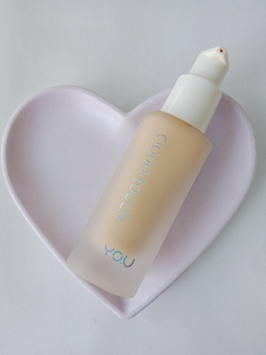 chuimud's tweet photo. ☁️YOU Cloud Touch Blurring Skin Tint☁️

Liquid foundation SPF 25 PA+++ ringan  hasil nya natural matte finish, tahan lama juga seharian🥰
oil control, Flawless Complexion, coverage juga

Diperkaya Ceramide, Ekstrak Centella Asiatica cocok all skin 👍

🛍️ https://t.co/jJNUKPfcC2 https://t.co/Y8SeJ5zWg3