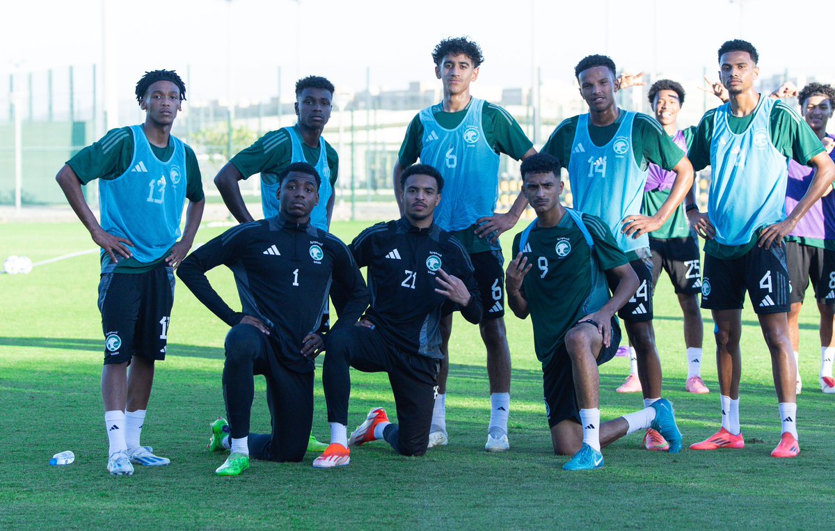 Azozalshammarl's tweet photo. مثّل بلادك ولك الشرف 💚🦅 https://t.co/cJxkSnqNMX