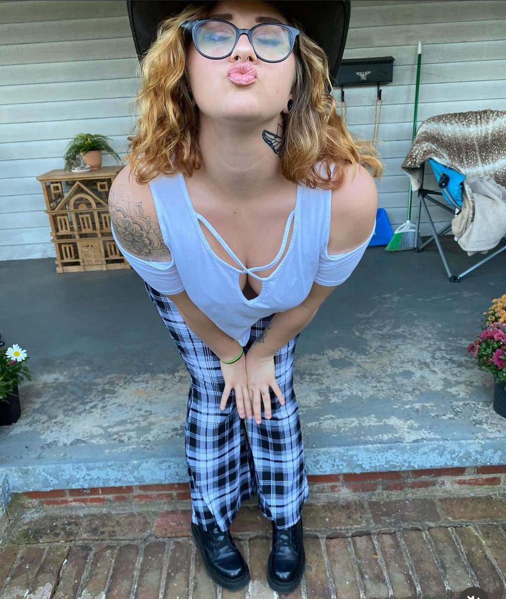 linasmith68's tweet photo. Even if you have your own wife can I still be your side chick ?😛🤭😊🥵💦🍆 https://t.co/iscruHYjzn