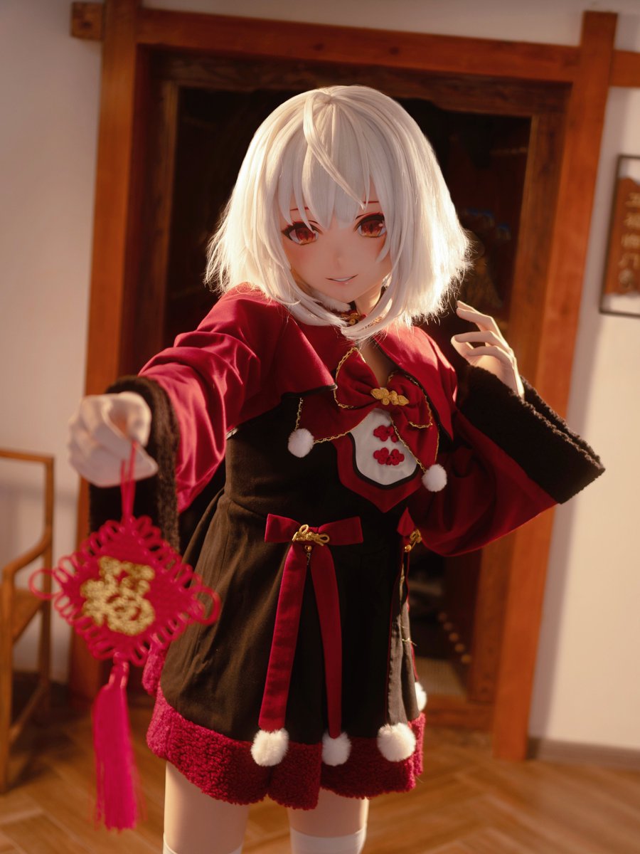 不愿意透露姓名的白毛祝各位新年快乐喔

📷<a href="/AyaseKyuuraku/">绫濑九落</a> 
#着ぐるみ