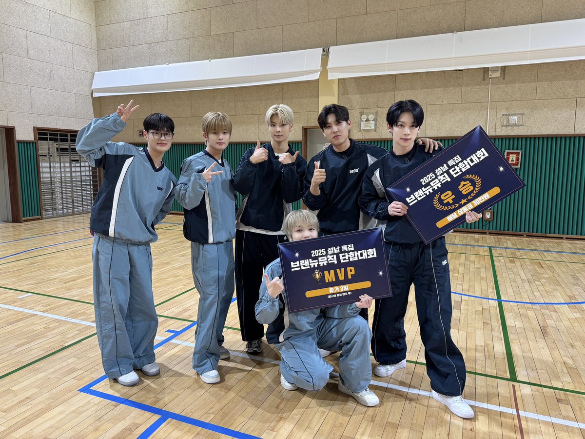 BN_Music's tweet photo. [📷] 

AB6IX와 YOUNITE의 만남 너무 기쁘다ᡣ˶ᵔ ᵕ ᵔ˶𐭩 
앞으로도 브랜뉴뮤직 우정 영원하길..🤍

#AB6IX #에이비식스
#YOUNITE #유나이트
#BRANDNEWMUSIC #브랜뉴뮤직 https://t.co/uRKdi3RNHX