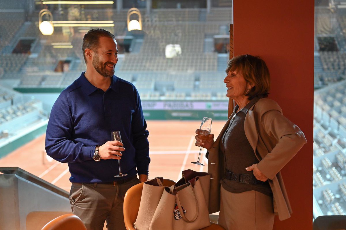 MathieuJabaud's tweet photo. 🎾 👥 🗨️ Longue vie au Club RG : moments d’exception au coeur d’un lieu mythique, rencontres avec des sportifs de haut niveau, déjeuners entre décideurs et entrepreneurs. Une expérience à tester d’urgence. @brahiminside #rolandgarros #business #clubrg @EtoilesduSport https://t.co/sMfYZNtVBS