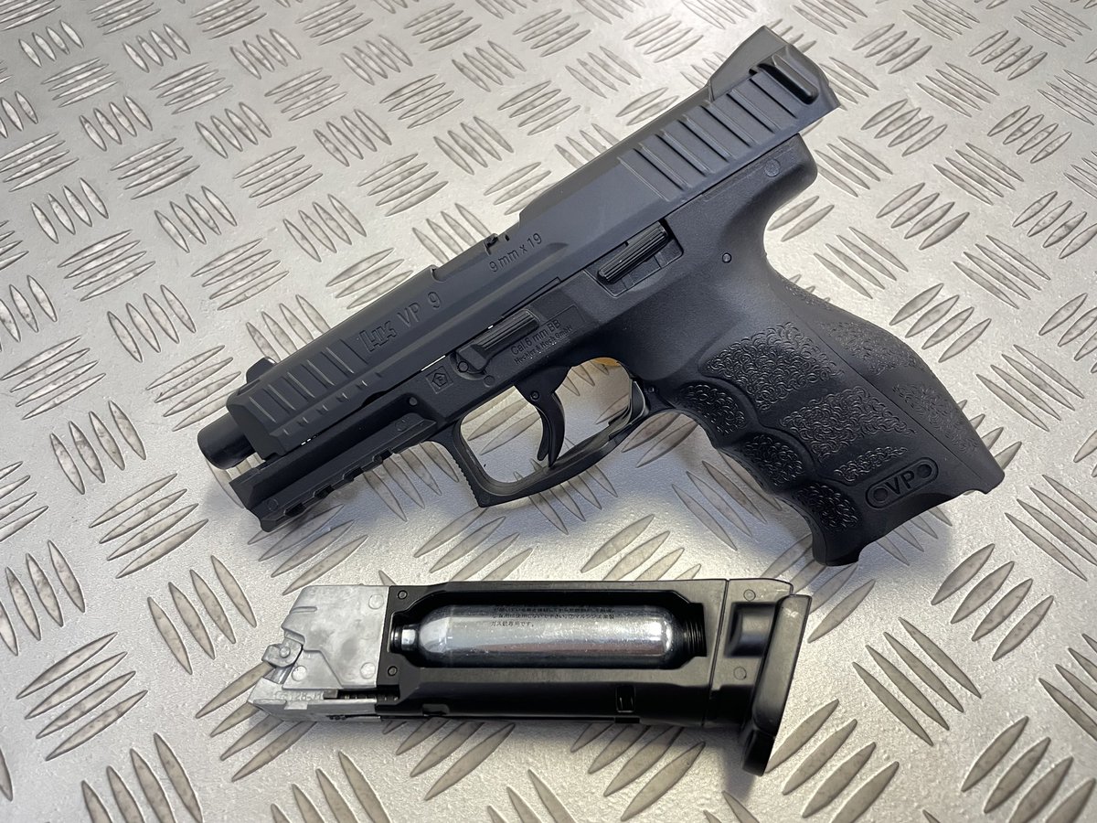 kinwa__official's tweet image. ー新製品情報ー

#UMAREX(WG)社製 VP9 CO2 ガスブローバック BK (HK Licensed)　入荷

独 H&amp;amp;K社製 #VP9 をモチーフに #CO2 #GBB で再現(H&amp;amp;K社 正規ライセンス)

スライドのみがブローバックする密閉型構造を採用し、ダブルアクションでの発射が可能

お手頃で😍👍
※スライドは金属製

#HK #サバゲー