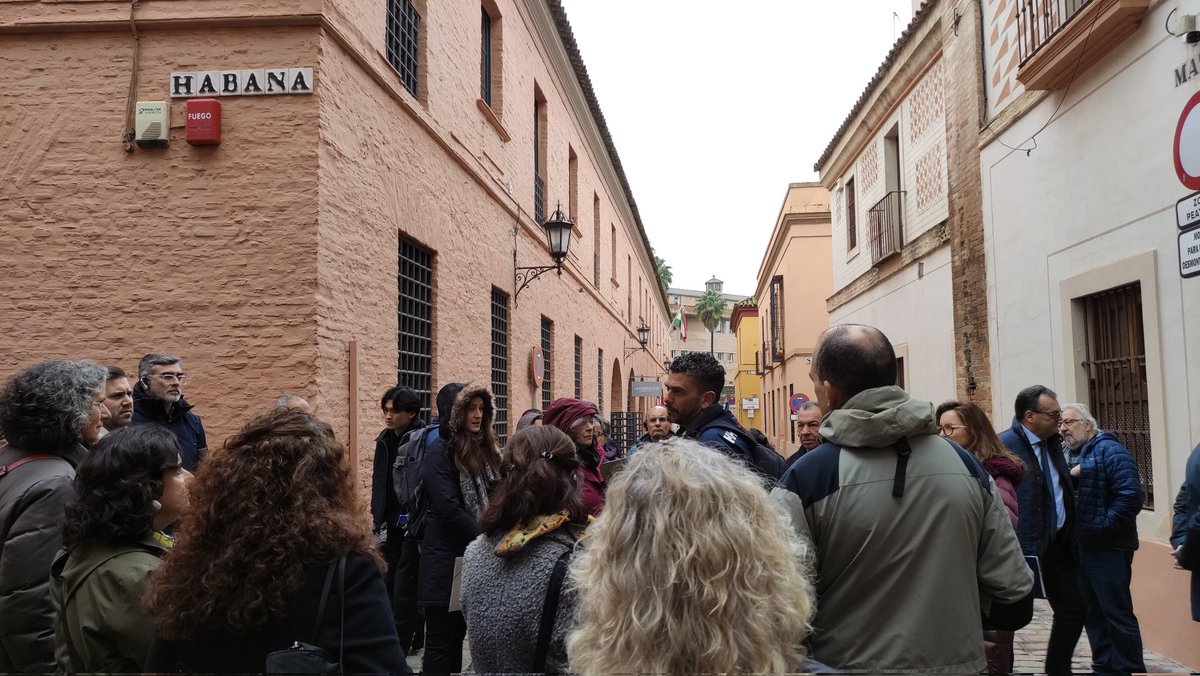CEPdeSevilla591's tweet photo. Primera sesión del curso DESARROLLO DE COMPETENCIAS MEDIANTE LOS USOS DEL PATRIMONIO con gran éxito de participación y la excelente ponencia con carácter didáctico de @MbrMario @CEPdeSevilla @Patrimonio_And @DG_IFP @edpermanente @musoangel https://t.co/S1aa3hKIE9